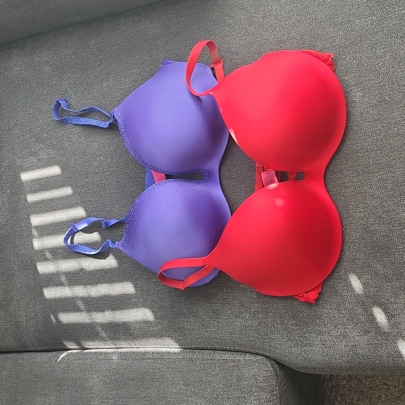2x Body kiss bras - Picture 1 of 4